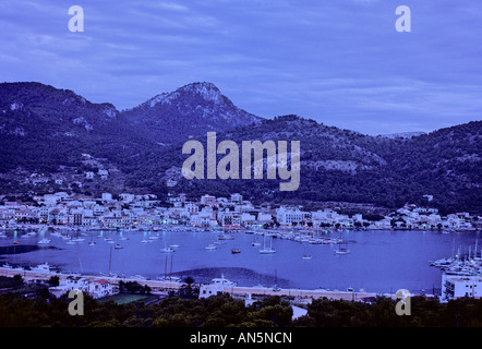 Abenddämmerung im Fischerdorf Port d'Andratx, Mallorca, Spanien. Stockfoto