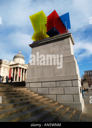 Modell für ein Hotel 2007 vom Bildhauer Künstler Thomas Schutte auf der Fourth Plinth in Trafalgar Square in London UK Stockfoto