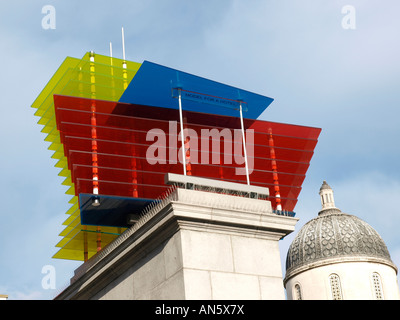 Modell für ein Hotel 2007 vom Bildhauer Künstler Thomas Schutte auf der Fourth Plinth in Trafalgar Square in London UK Stockfoto