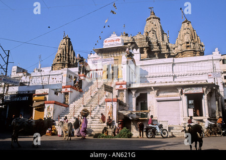 Straßenszene vor dem alten Jagdish Tempel, Udaipur IN Stockfoto