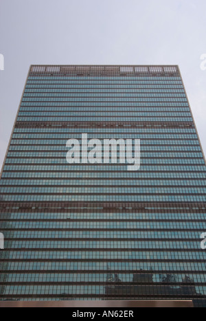 Das UN-Sekretariatsgebäude in New York City, ein modernes Wahrzeichen, das von Le Corbusier und Oscar Niemeyer entworfen wurde. Stockfoto