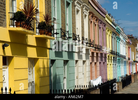 Bunte Pastell Reihenhaus Häuser Hartland Road Chalk Farm Road Camden Stadt North London NW1 England Großbritannien Stockfoto