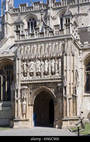 Eingang zum Dom St. Peter, Gloucester, Gloucestershire, England Stockfoto