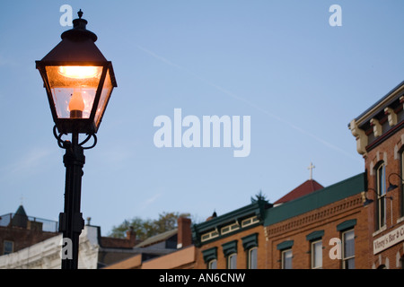 ILLINOIS Galena Straßenlaterne beleuchtet auf Hauptstraße der Innenstadt einkaufen Bezirk historischen Backsteinbauten am frühen Morgen Stockfoto