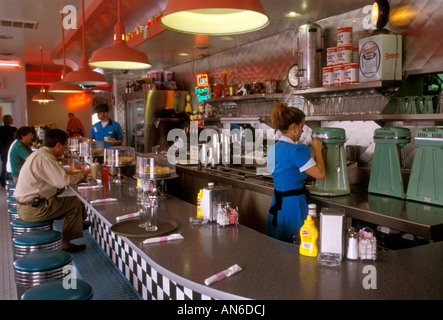 Kellnerin, Milchshake, Route 66 Diner, Albuquerque, Bernalillo County, New Jersey, USA, Nordamerika Stockfoto