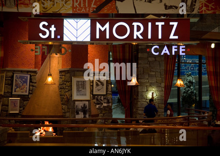 St Moritz Cafe Im Skidom von Dubai St Moritz Caf in Dubai Ski Dome Stockfoto