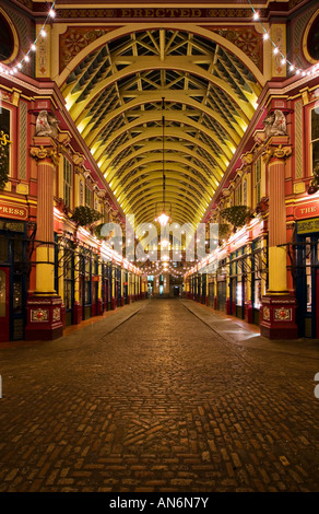 Leadenhall Market in der City of London bei Nacht Stockfoto