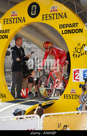 Bradley Wiggins begibt sich auf die Eröffnung Bein von Le Tour de France (Le Grand abweichen) 2007 in London. Stockfoto