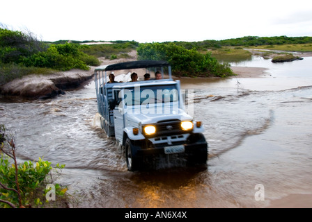 Jeep auf nasser Fahrbahn, Maranhao, Brasilien Stockfoto