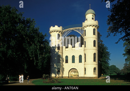 Berlin. Schloss Auf der Pfaueninsel. Schloss auf der Pfaueninsel. UNESCO World Heritage Site, Wannsee, Berlin, Deutschland, Europa. Stockfoto