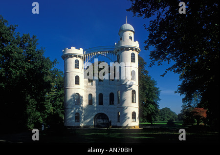 Berlin. Schloss Auf der Pfaueninsel. Schloss auf der Pfaueninsel. UNESCO World Heritage Site, Wannsee, Berlin, Deutschland, Europa. Stockfoto