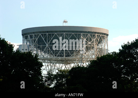 Jodrell Bank Radioteleskop Schale, nach oben in Richtung des Himmels. Stockfoto