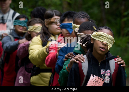 100 4. und 5. Klässler von John Muir Elementary School verbringen Sie 4 Tage im Freien und ökologische Aktivitäten. Stockfoto