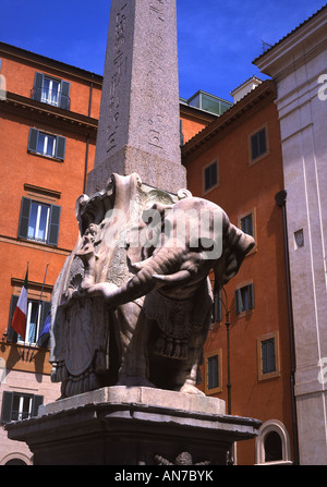 Berninis Elefant Statue und ägyptischen Obelisken Piazza Minerva Rom Latium Italien Stockfoto