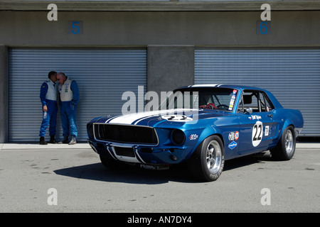 Gary Goeringer 1968 Ford Mustang auf der 2006 Rolex Monterey historischen Autorennen Stockfoto