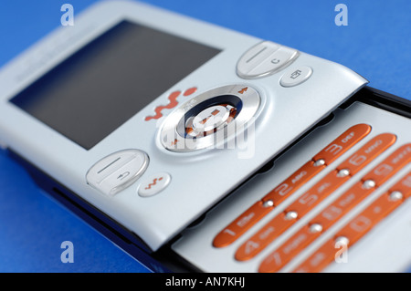 Sony Ericsson W580i Slider Handy Walkman Handy hautnah Stockfoto