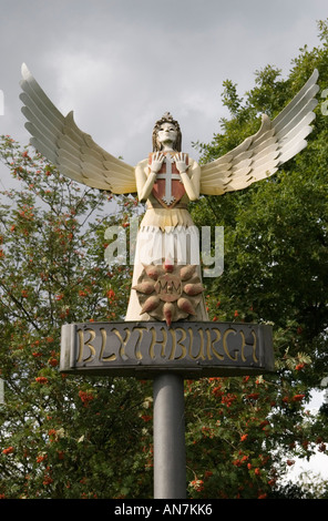 Ortsschild. Blythburgh, Suffolk, East Anglia, England 2006. "Engel des Ostens" Stockfoto