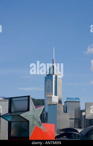 Ansicht von Wanchai auf Hong Kong Island von der Avenue of Stars Kowloon Stockfoto