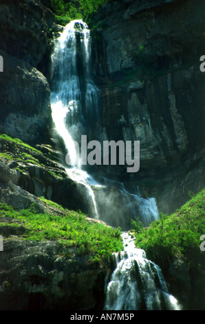 Wasserfälle sind eines der Natur schön und entspannend Kreationen, wie Bridal Veil Falls in Provo Canyon, Utah, USA. Stockfoto