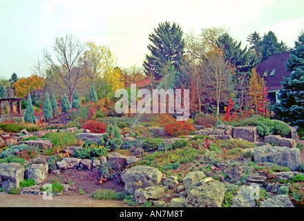 Die üppig und wunderschön geformten Denver Botanic Gardens in Colorado, USA im September, als Sommer drehte sich bis zum Herbst. Stockfoto