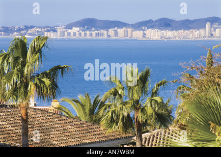 Blick von Torrequebrada Benalmadena Costa Costa del Sol Malaga Provinz Spanien nach Fuengirola Stockfoto