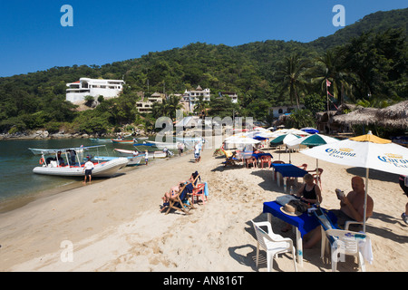 Strand und Strandbar in das Dorf von Boca de Tomatlan, südlich von Mismaloya, Puerto Vallarta, Jalisco, Pazifikküste, Mexiko Stockfoto