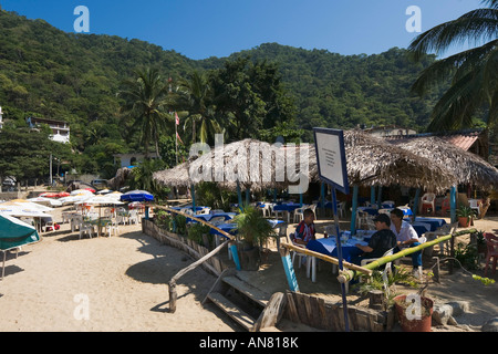 Strand und Strandbar in das Dorf von Boca de Tomatlan, südlich von Mismaloya, Puerto Vallarta, Jalisco, Pazifikküste, Mexiko Stockfoto