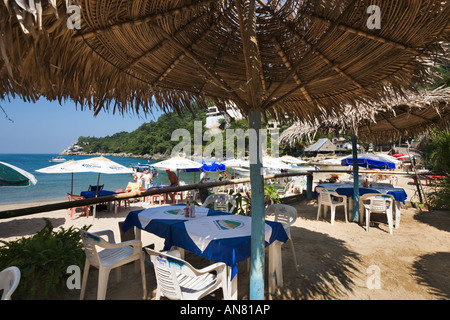 Strand und Strandbar in das Dorf von Boca de Tomatlan, südlich von Mismaloya, Puerto Vallarta, Jalisco, Pazifikküste, Mexiko Stockfoto