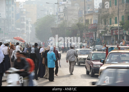 Szene auf einer belebten Straße im Zentrum von Kairo, Ägypten, Kairo Stockfoto