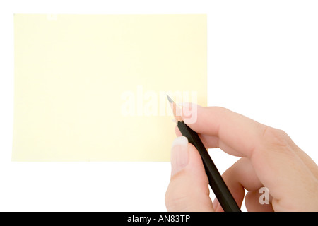Weibliche Hand auf eine leere Notiz schreiben. Isoliert auf weißem Hintergrund. Stockfoto