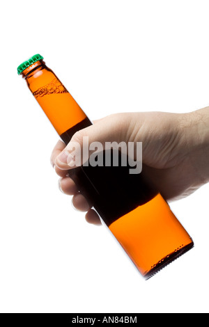 Hand, die ein Bier Stockfoto