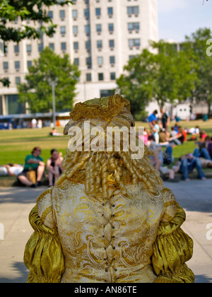 Live-Statue MIME-street Performance-Künstlerin, Jubilee Gardens, South Bank, Lambeth London GB Stockfoto