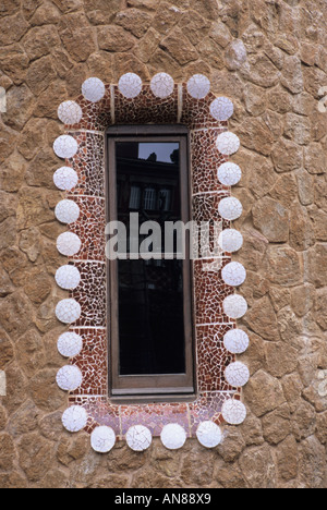 Fenster der Eingangspavillon im Park Güell von Antonio Gaudi Barcelona Katalonien Spanien Stockfoto