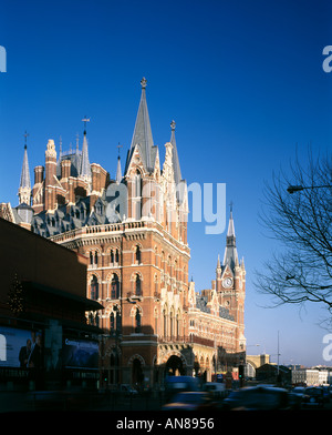 Das Midland Grand Hotel und Bahnhof St Pancras, London. Erste Züge, 1868, erste Hotelzimmer, 1873. Von außen. Stockfoto
