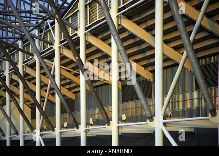 Pride Park West Stand Derby County FC Football Stadium, ausgesetzt Rib Kolonnaden architektonisches Konzept kommerzielle Sanierung Struktur in Derbyshire Stockfoto