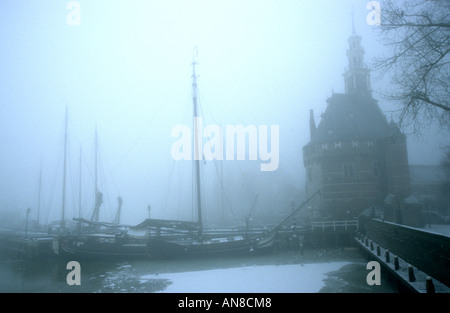 Hoorn neblig, nebligen Hoorn Niederlande Nederland historischen Hafen port Stockfoto