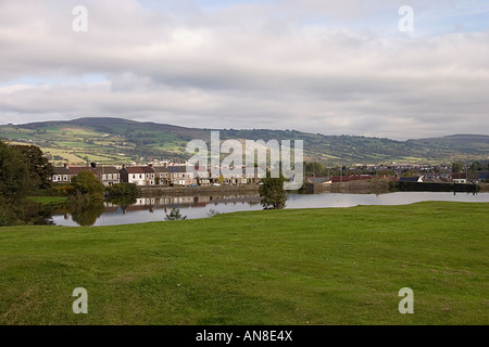 Aussehende nordöstlich von Caerphilly Castle Stockfoto