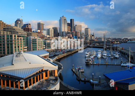 Seattle Skyline vom Pier 66 Stockfoto