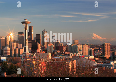 Seattle von Kerry Park am Winterabend Stockfoto