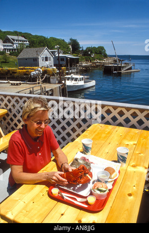 Essen Hummer auf der Anklagebank, New Harbor, Maine, USA Stockfoto