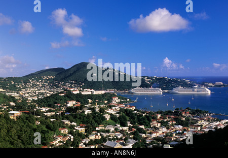 Kreuzfahrtschiffe in Charlotte Amalie St. Thomas US Virgin Islands, Karibik. Stockfoto