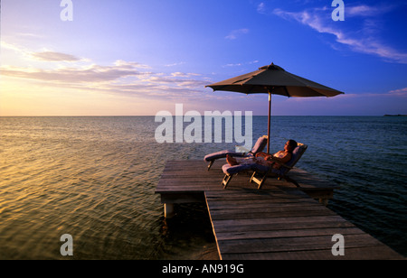 Entspannen am Sonnenuntergang Ambergris Caye Belize Stockfoto