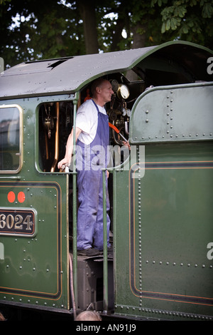 Fahrer in der Kabine von König Edward ich Hauptlinie Dampf Express Zug, Paignton, Devon Stockfoto