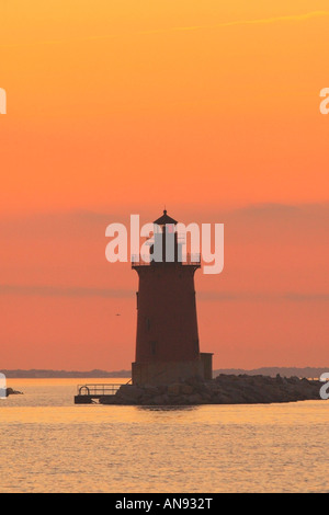 Delaware Wellenbrecher Ostende Leuchtturm bei Sonnenuntergang, Cape Henlopen State Park, Lewes, Delaware, USA Stockfoto