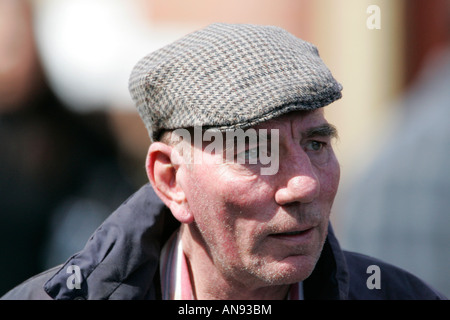 Pete Postlethwaite am Set von schließen den Ring in Belfast Stockfoto