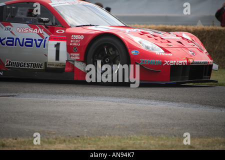 Goodwood FOS 2006 Rennsport Auto klassische Legende historischen Auto Rennen Festival Geschwindigkeit Nissan 350Z 350 2004 3-Liter-V6-Turbo-Fahrer Stockfoto