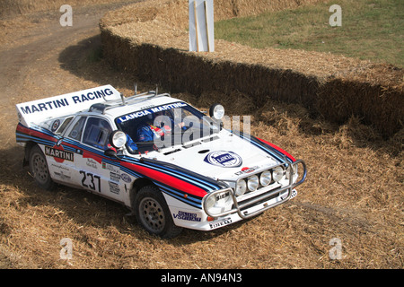 Supercharge Goodwood FOS 2006 Rennsport Auto klassische Legende historischen Auto Rennen Festival Geschwindigkeit Rallye 1983 Lancia Rallye 2 Liter Stockfoto