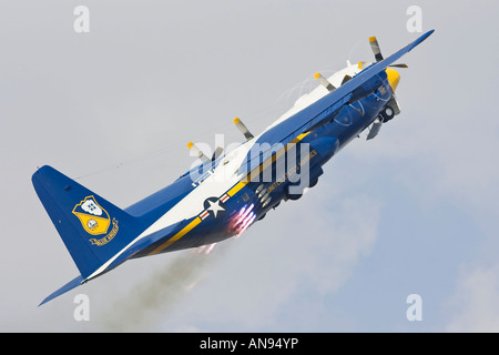 Blue Angels Fat Albert abheben mit JATO Feststoffraketen Stockfoto