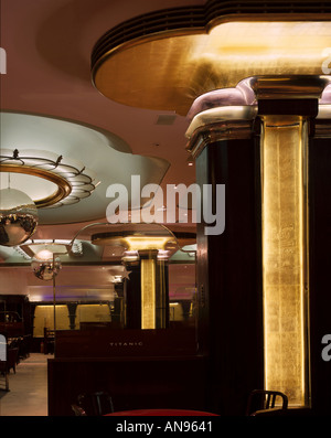 Titanic Restaurant, Piccadilly, London. Ehemalige Marco Pierre White Restaurant. Detail von stützen und Decke. Stockfoto