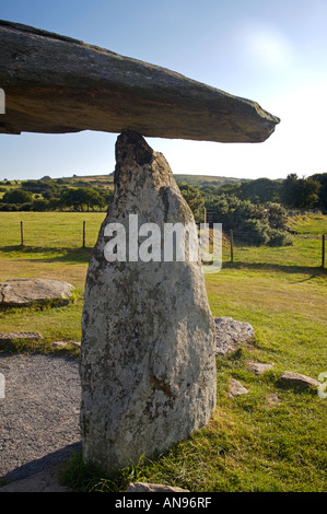 Pentre Ifan - eine Welt berühmten megalithischen Grabkammer im Pembrokeshire Nationalpark, Wales. Stockfoto